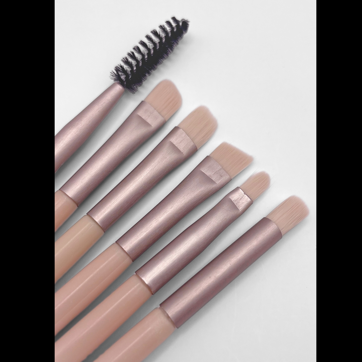 2 ORCHIDS Mini Makeup Brush Set - 8 Transport Brushes for On-the-Go Makeup Application, Compact & Durable Design