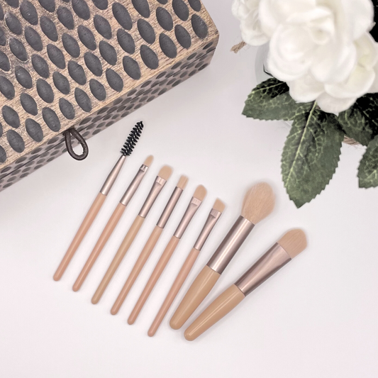 2 ORCHIDS Mini Makeup Brush Set - 8 Transport Brushes for On-the-Go Makeup Application, Compact & Durable Design